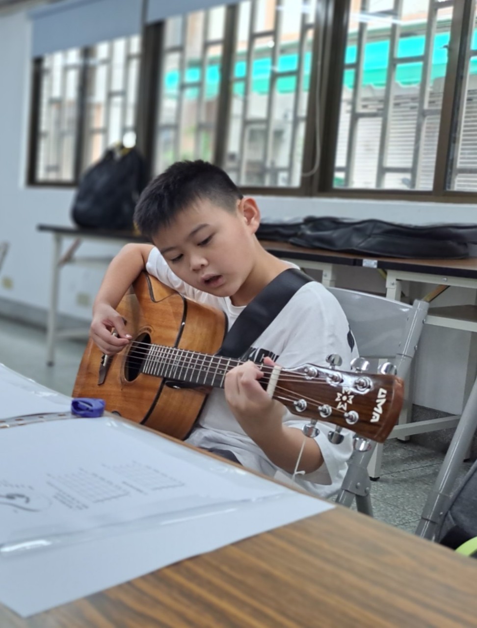 努力成為吉他手