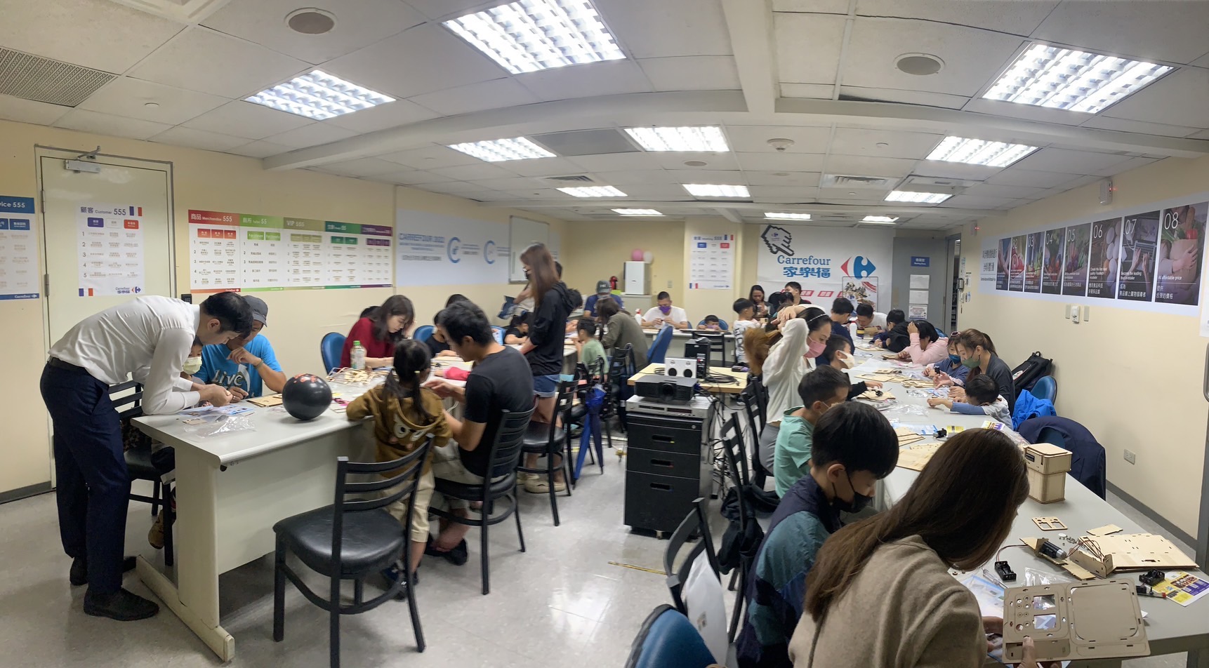 冒險王松山區X家樂福三民店X感應垃圾桶