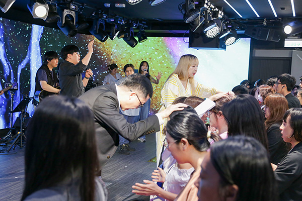 歡慶父親節主日 與屬靈新生兒一同歸榮耀於神